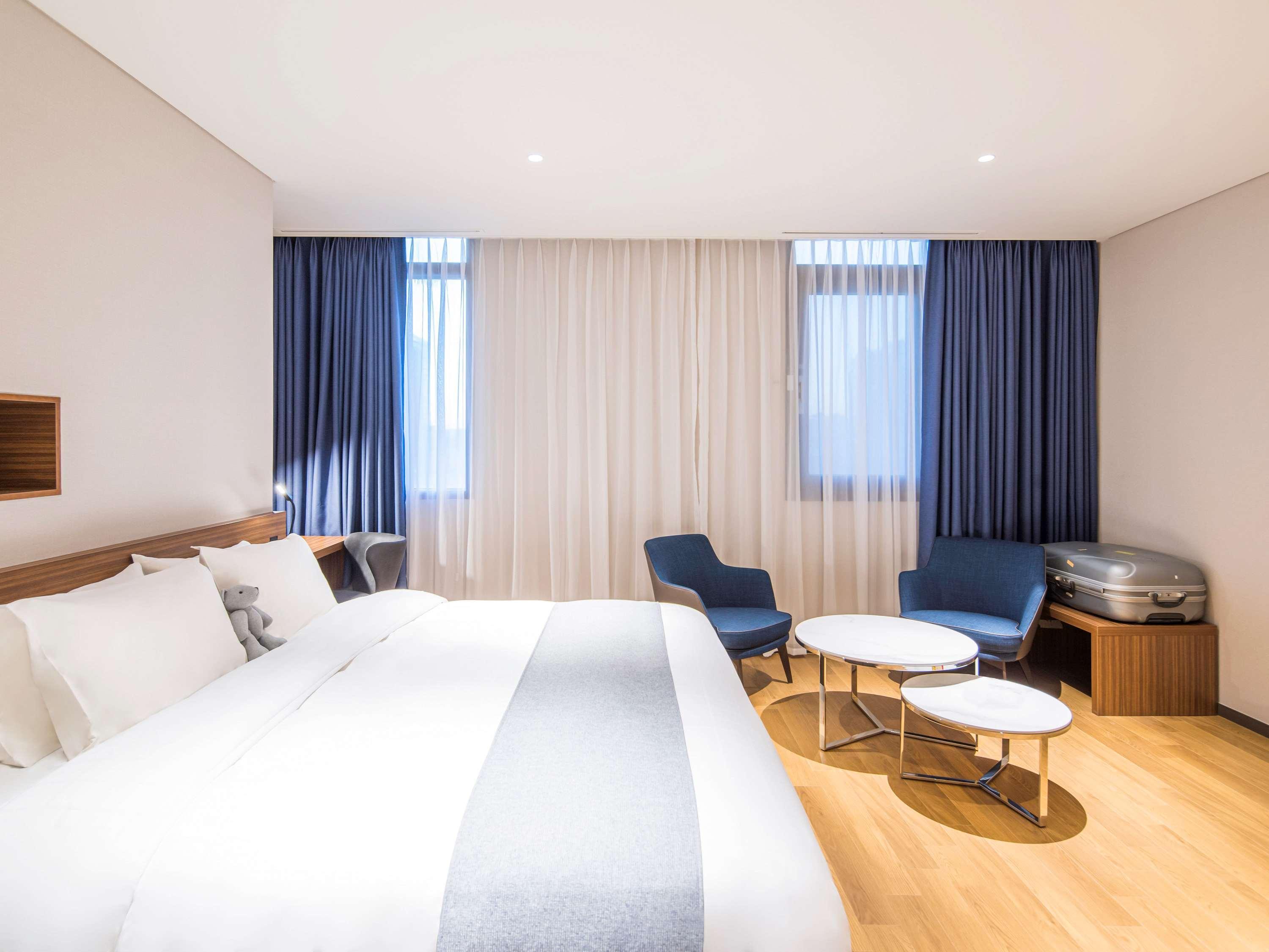 Ibis Ambassador Suwon Hotel Exterior foto