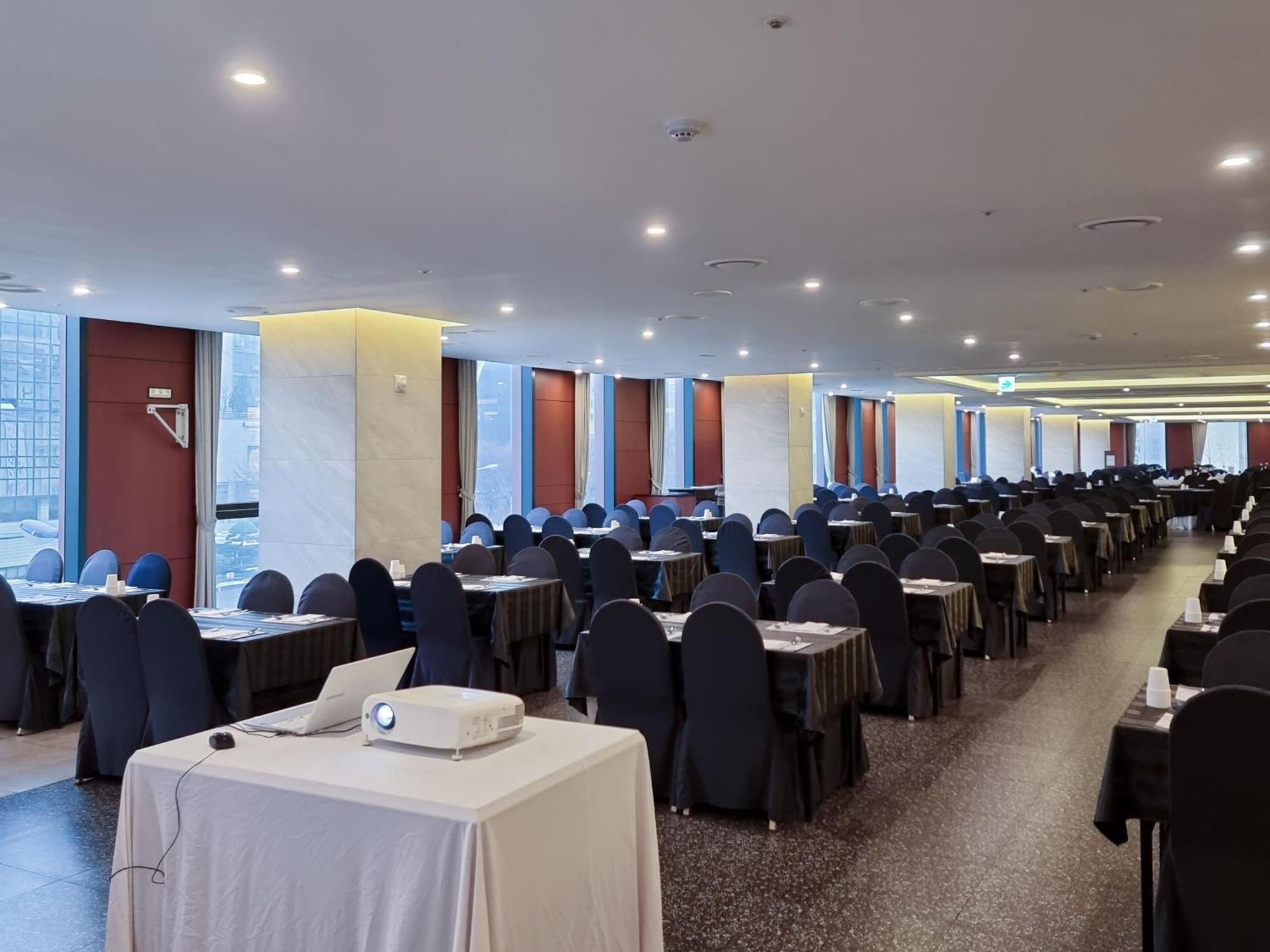 Ibis Ambassador Suwon Hotel Exterior foto