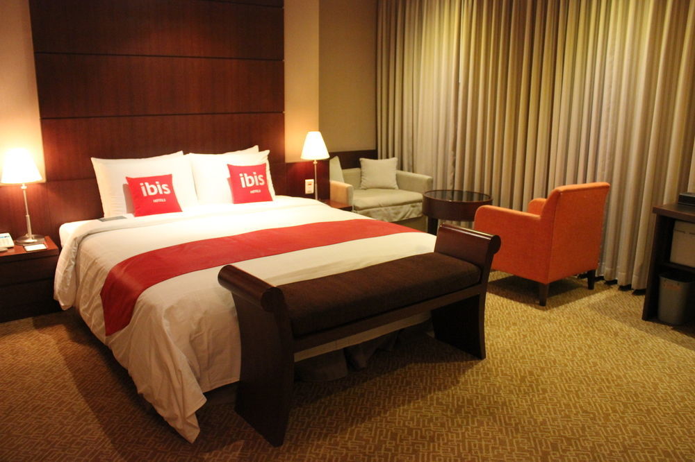 Ibis Ambassador Suwon Hotel Exterior foto