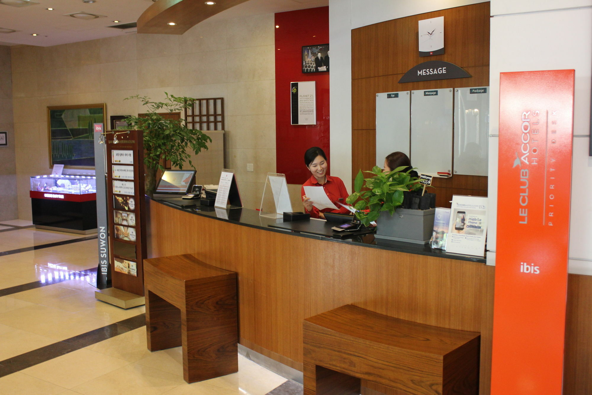 Ibis Ambassador Suwon Hotel Exterior foto