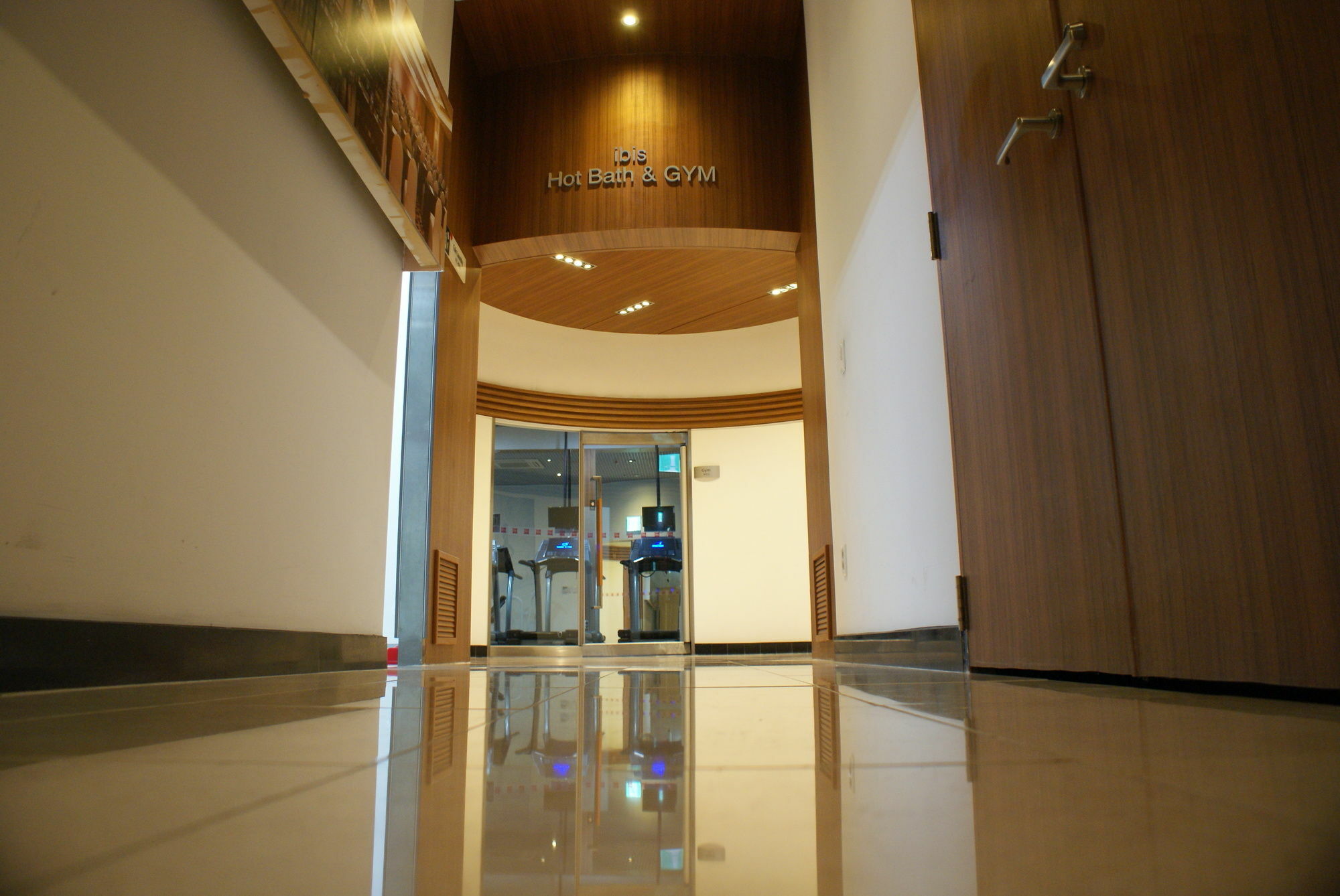 Ibis Ambassador Suwon Hotel Exterior foto